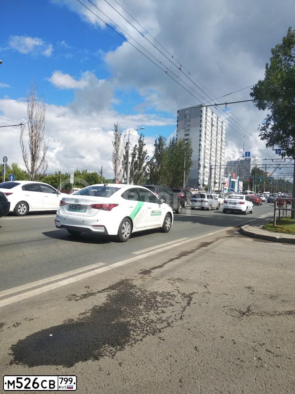 Фото автомобиля HYUNDAI SOLARIS, 2019 — госномер М526СВ799. Цвет: Белый