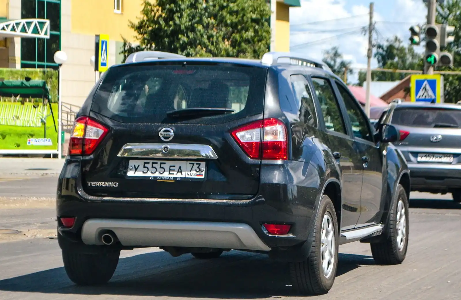 Фото автомобиля TOYOTA AVENSIS, 2007 — госномер У555ЕА73. Цвет: ЧЕРНЫЙ