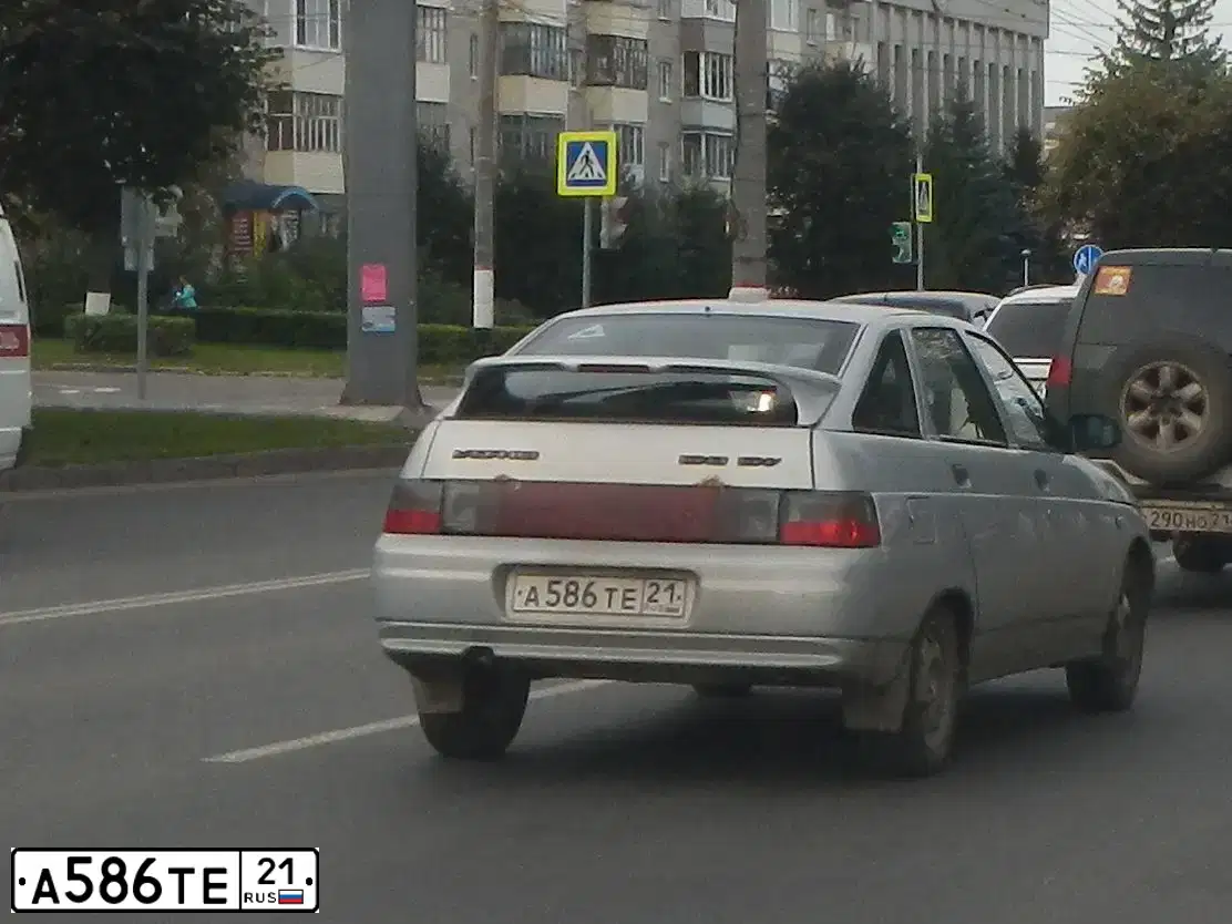 Фото автомобиля LADA 2112, 2005 — госномер А586ТЕ21. Цвет: СЕРЕБРИСТО - ЖЕЛТЫЙ