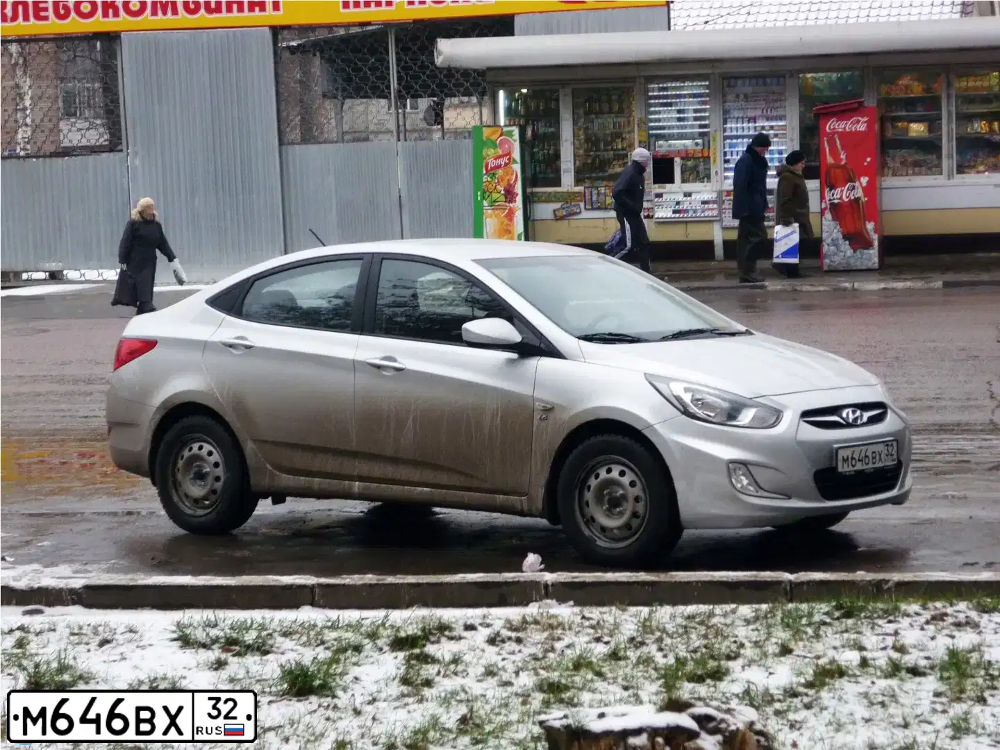 Фото автомобиля HYUNDAI SOLARIS, 2011 — госномер М332РЕ32. Цвет: СЕРЕБРИСТЫЙ
