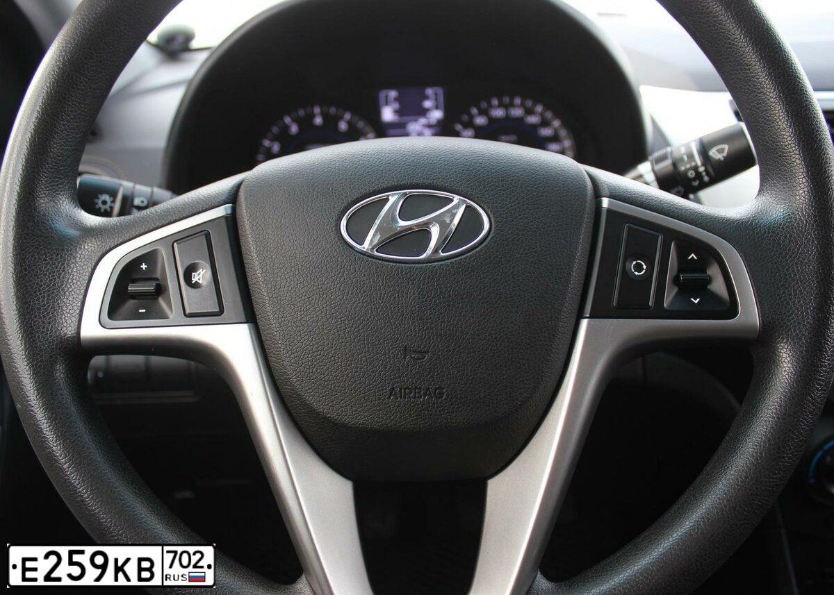 Фото автомобиля HYUNDAI SOLARIS, 2016 — госномер К153НА702. Цвет: ТЕМНО-СЕРЫЙ