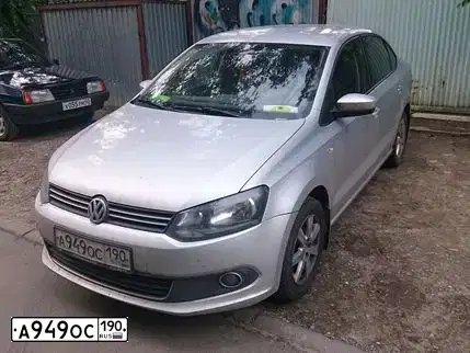 Фото автомобиля VOLKSWAGEN POLO, 2011 — госномер В012ХК750. Цвет: СЕРЕБРИСТЫЙ