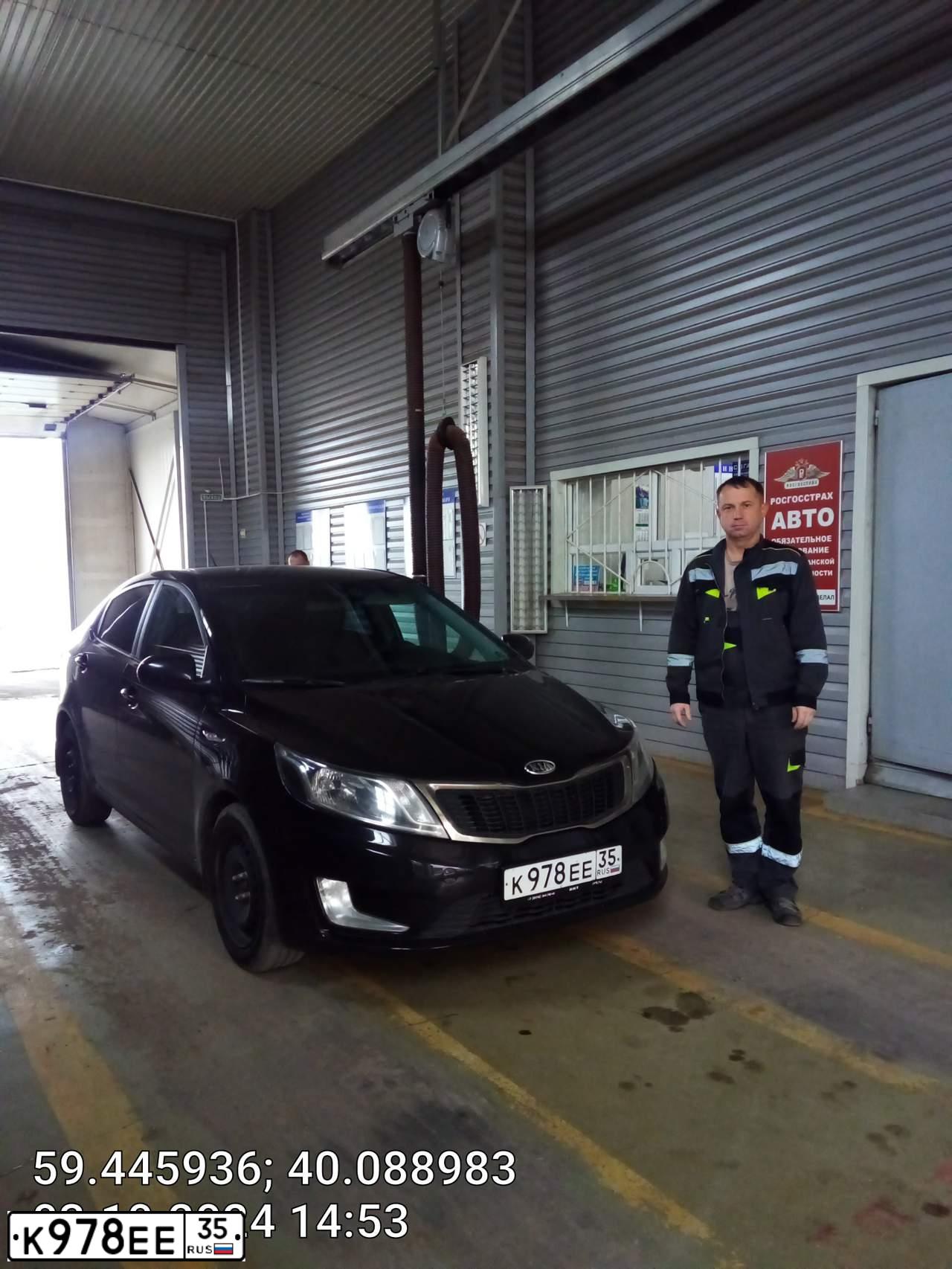 Фото автомобиля KIA RIO, 2012 — госномер М624НС35. Цвет: ЧЕРНЫЙ