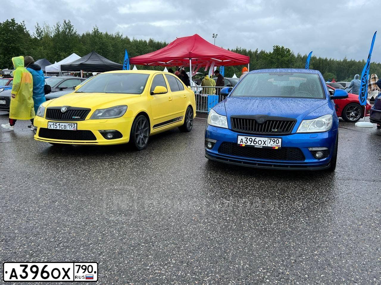 Фото автомобиля SKODA OCTAVIA, 2011 — госномер В585УТ790. Цвет: синий