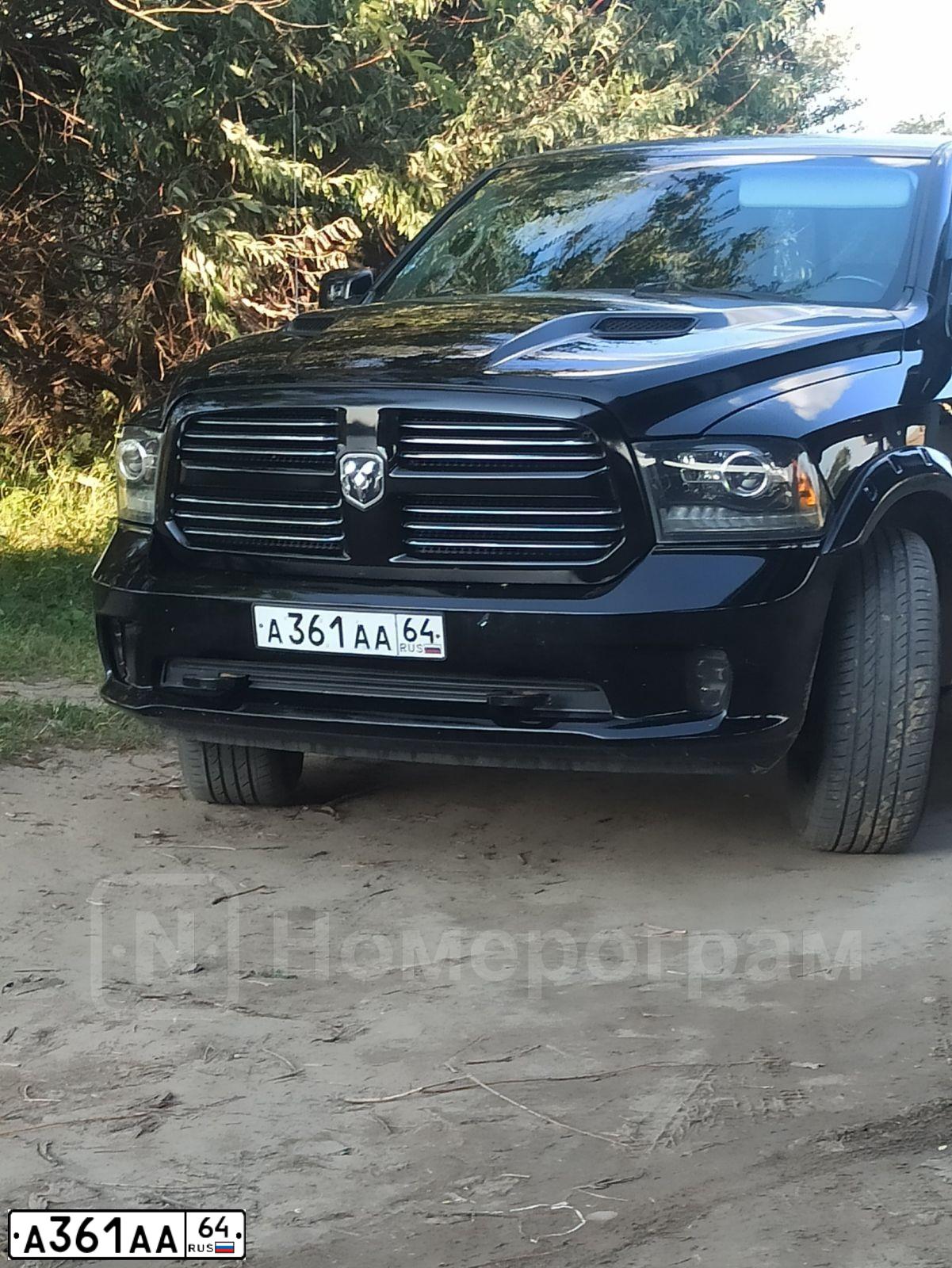 Фото автомобиля VOLKSWAGEN TOUAREG, 2004 — госномер Н888АВ48. Цвет: ЗЕЛЕНЫЙ