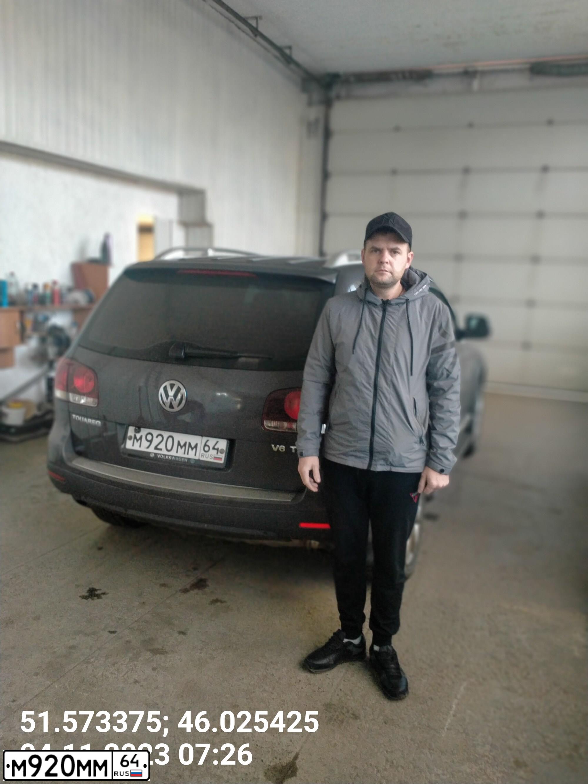 Фото автомобиля VOLKSWAGEN TOUAREG, 2010 — госномер Х200АВ197. Цвет: ЧЕРНО-КОРИЧНЕВЫЙ