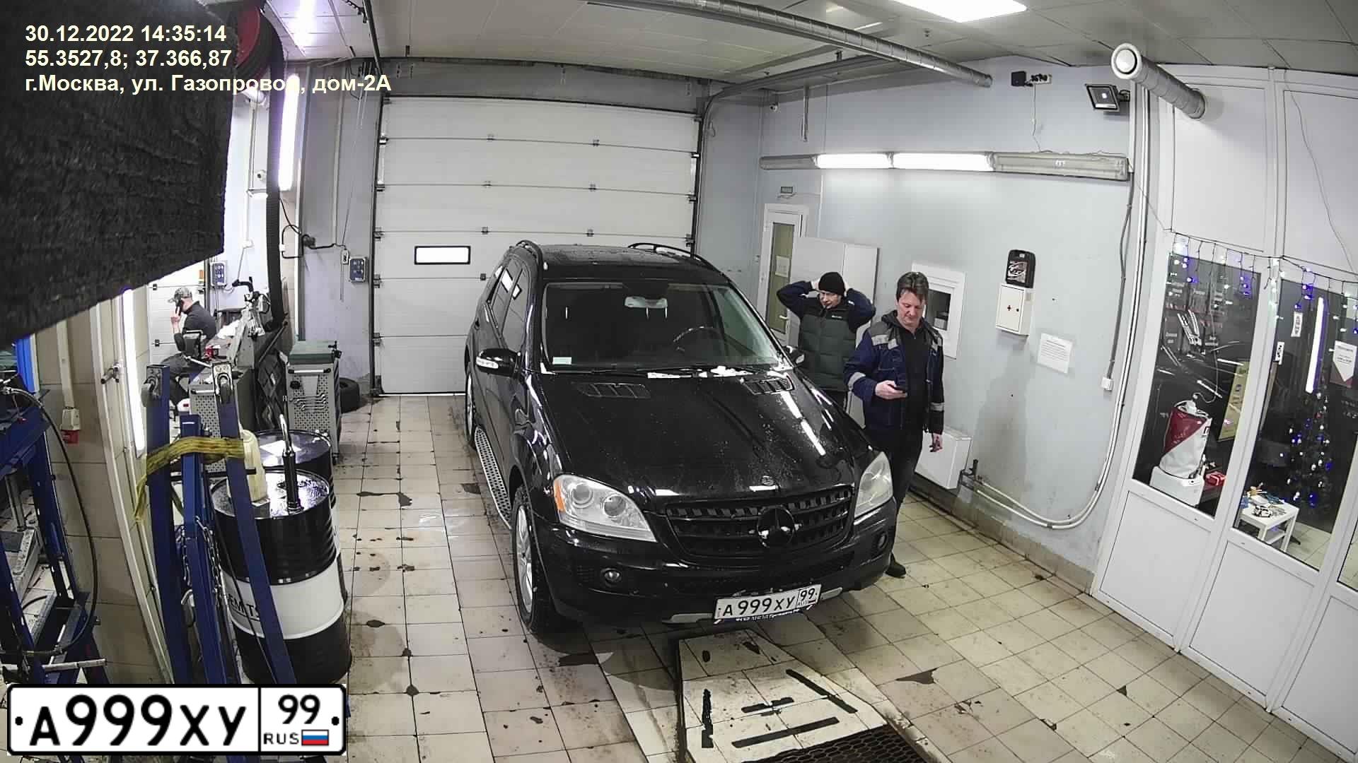 Фото автомобиля MERCEDES M-KLASSE, 2005 — госномер А001СО197. Цвет: ЧЕРНЫЙ