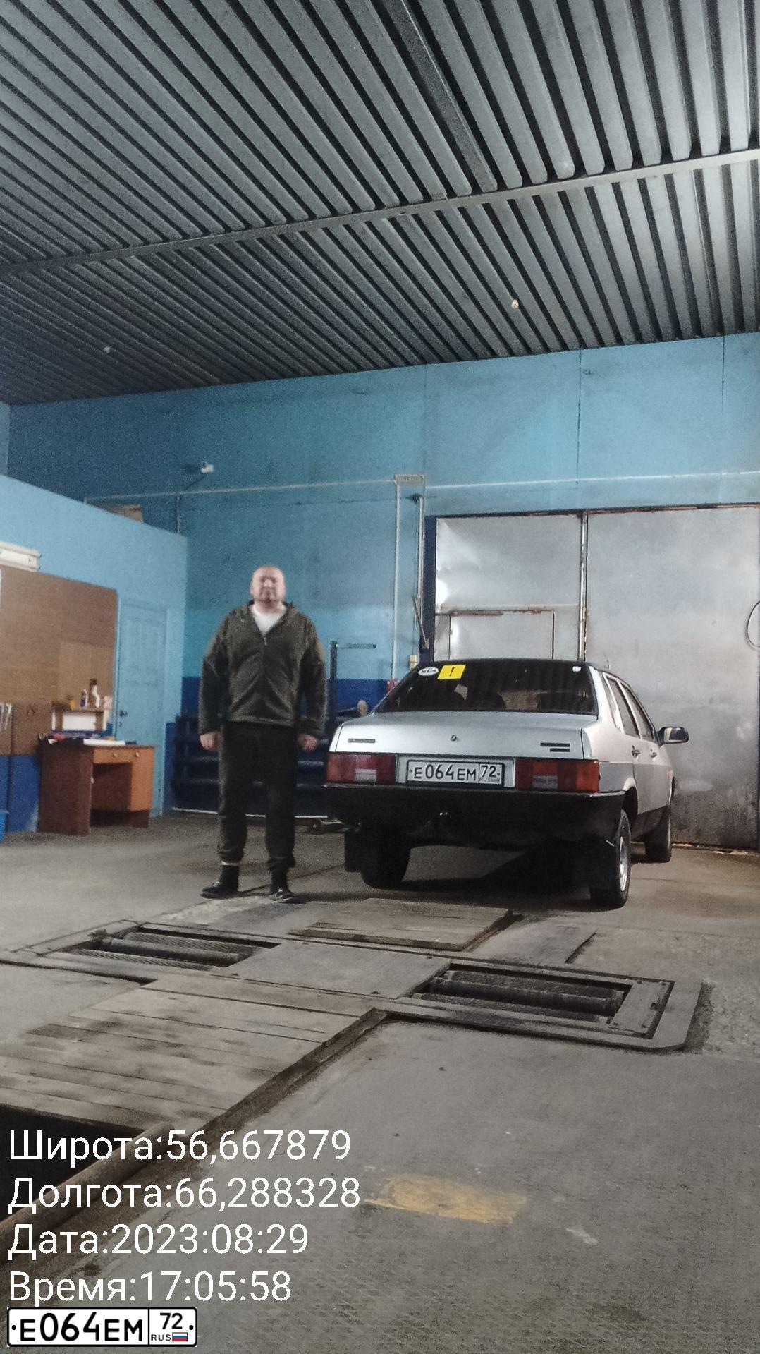 Фото автомобиля LADA 2109 SAMARA, 1998 — госномер Е064ЕМ72. Цвет: СЕРЕБРИСТО-ГОЛУБОЙ