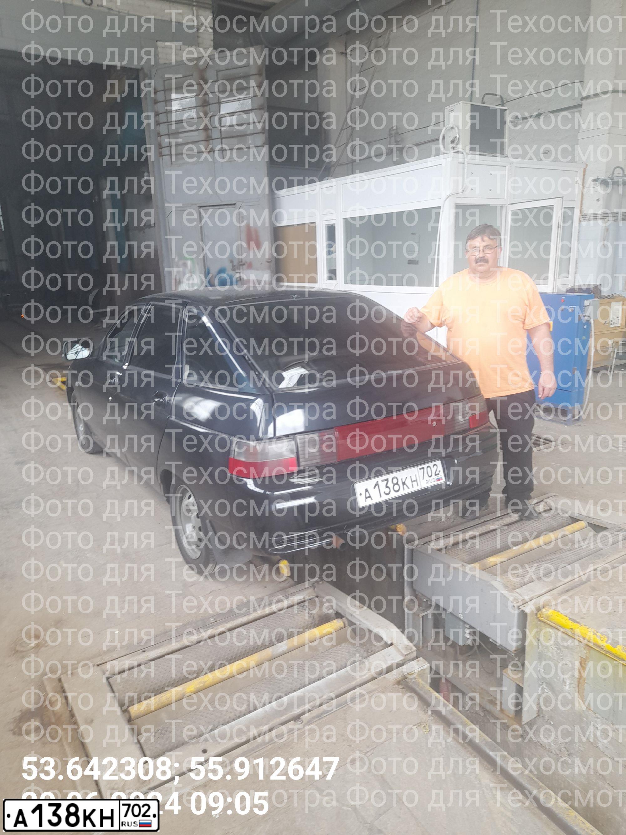 Фото автомобиля LADA 2112, 2007 — госномер Р942АВ196. Цвет: СВЕТЛО-СЕРЫЙ