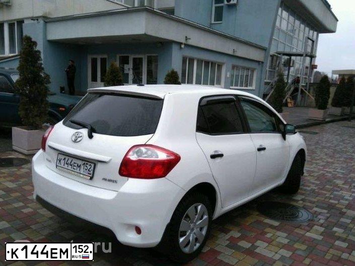 Фото автомобиля TOYOTA AURIS, 2012 — госномер К144ЕМ152. Цвет: Белый