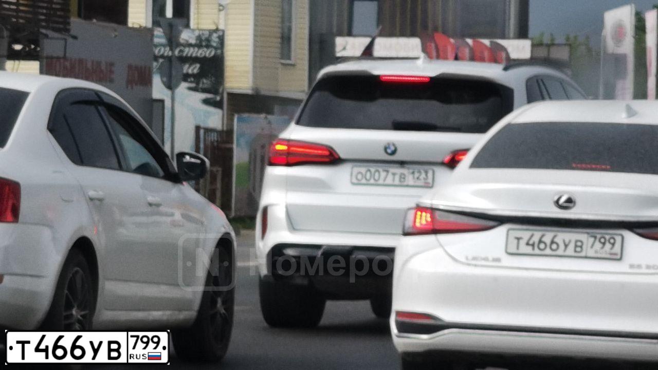 Фото автомобиля LEXUS ЛЕКСУС ES200, 2021 — госномер Т466УВ799. Цвет: Белый