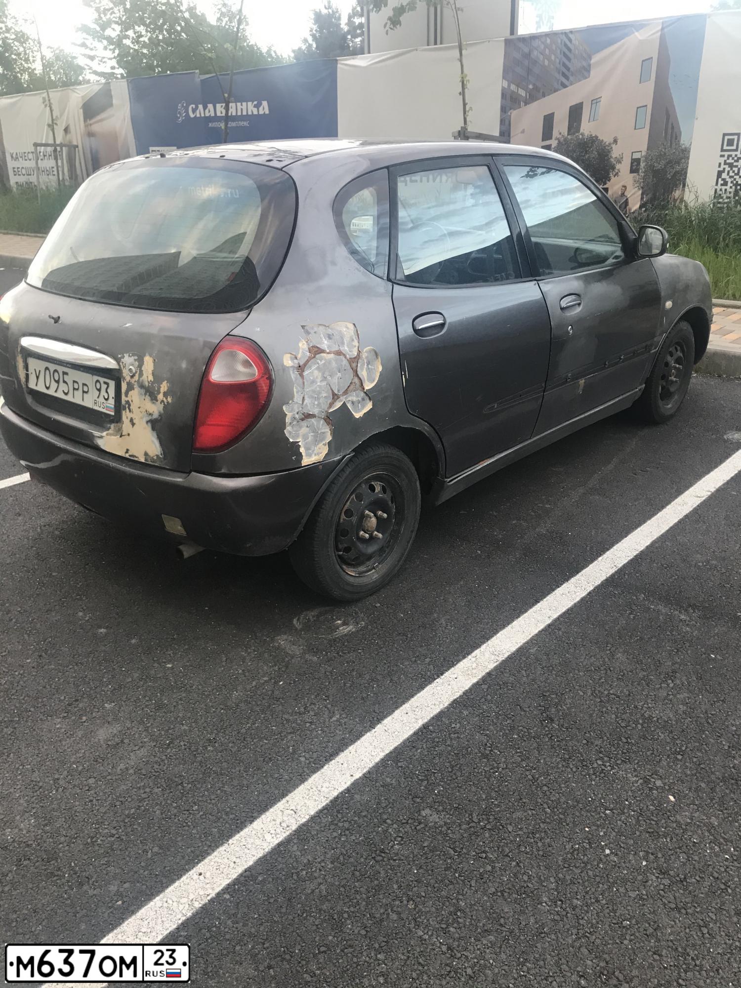 Фото автомобиля DAIHATSU SIRION, 1999 — госномер У095РР93. Цвет: ЗЕЛЕНЫЙ