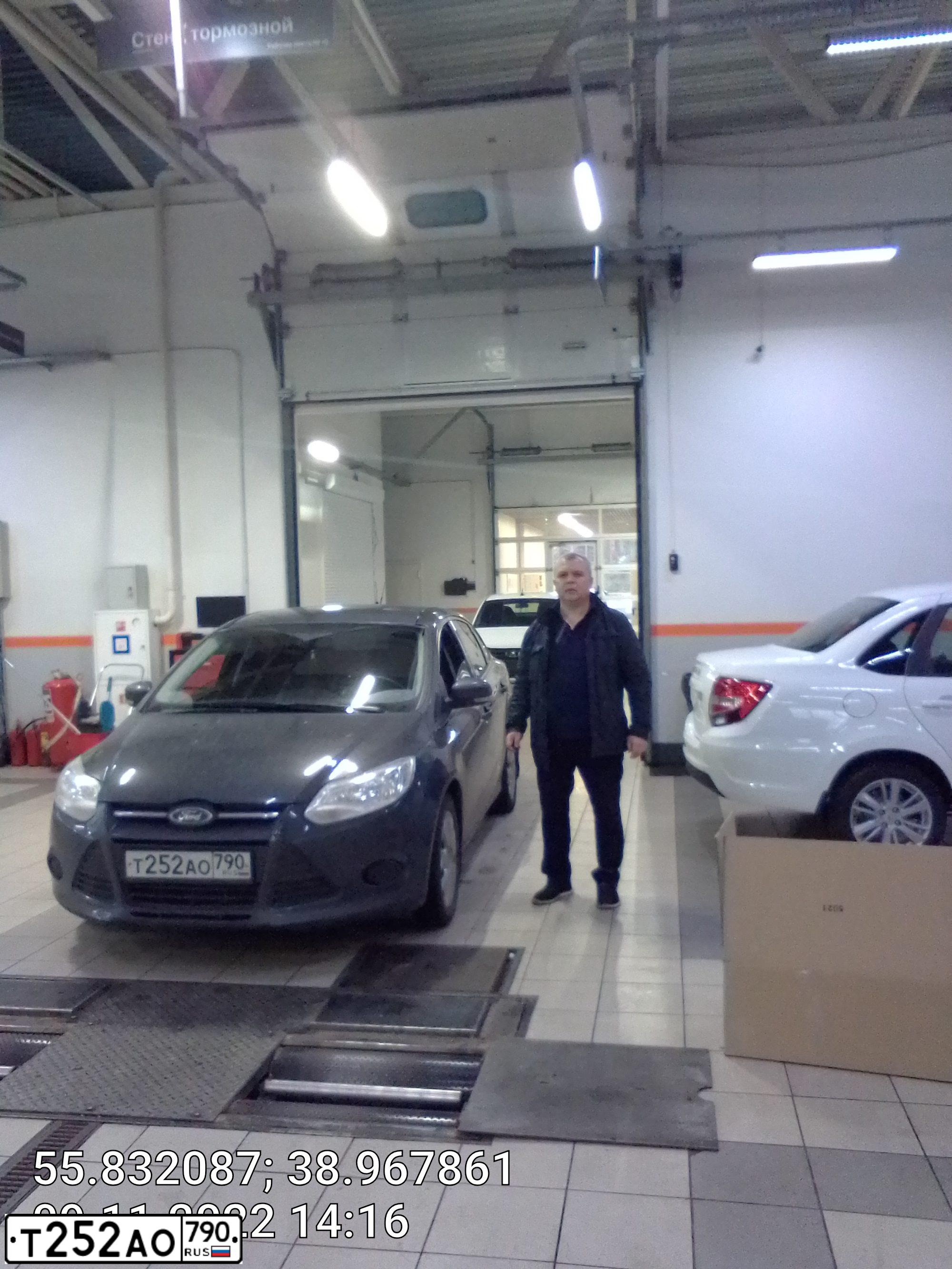Фото автомобиля FORD FOCUS, 2012 — госномер Т252АО790. Цвет: ТЕМНО-СЕРЫЙ
