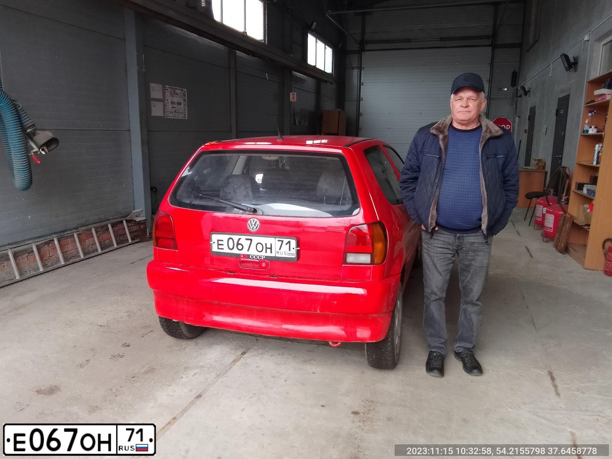 Фото автомобиля VOLKSWAGEN POLO, 1998 — госномер Е067ОН71. Цвет: Красный