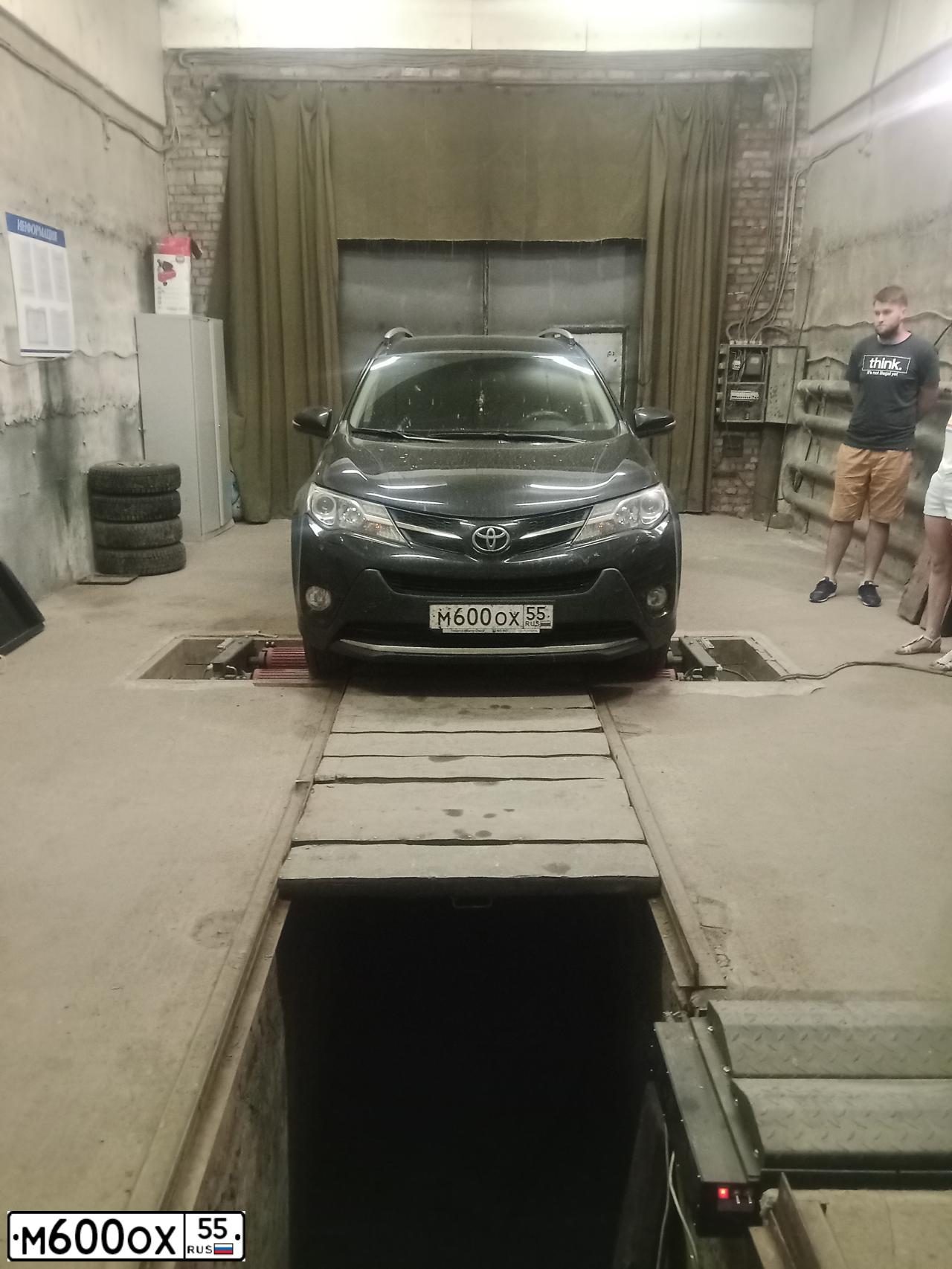 Фото автомобиля TOYOTA RAV4, 2014 — госномер М600ОХ55. Цвет: ЧЕРНЫЙ