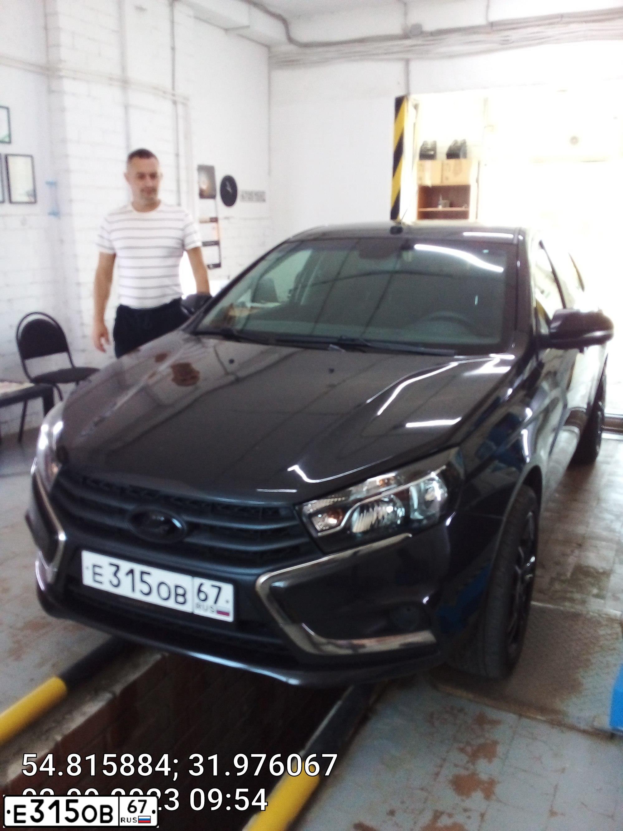 Фото автомобиля LADA VESTA, 2017 — госномер А049МР67. Цвет: ЧЕРНЫЙ