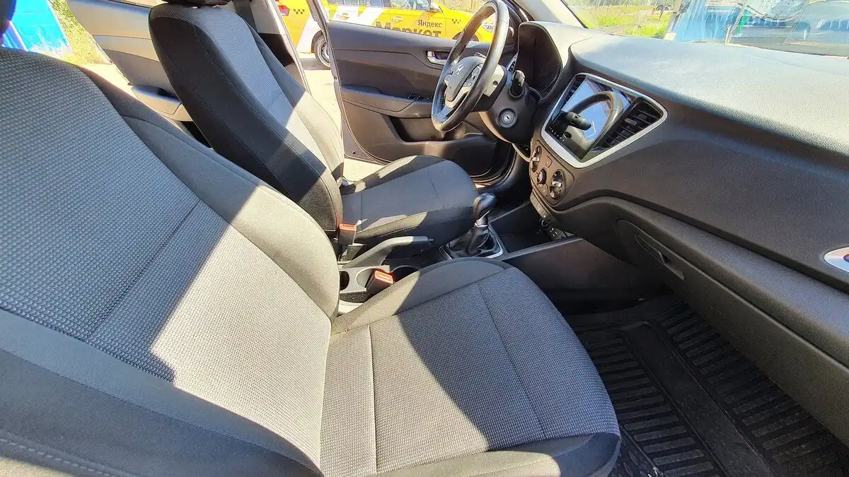 Фото автомобиля HYUNDAI SOLARIS, 2017 — госномер Р881УР46