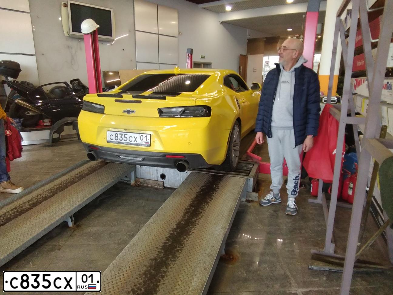 Фото автомобиля CHEVROLET CAMARO, 2016 — госномер Е340ЕМ147. Цвет: ЖЁЛТЫЙ