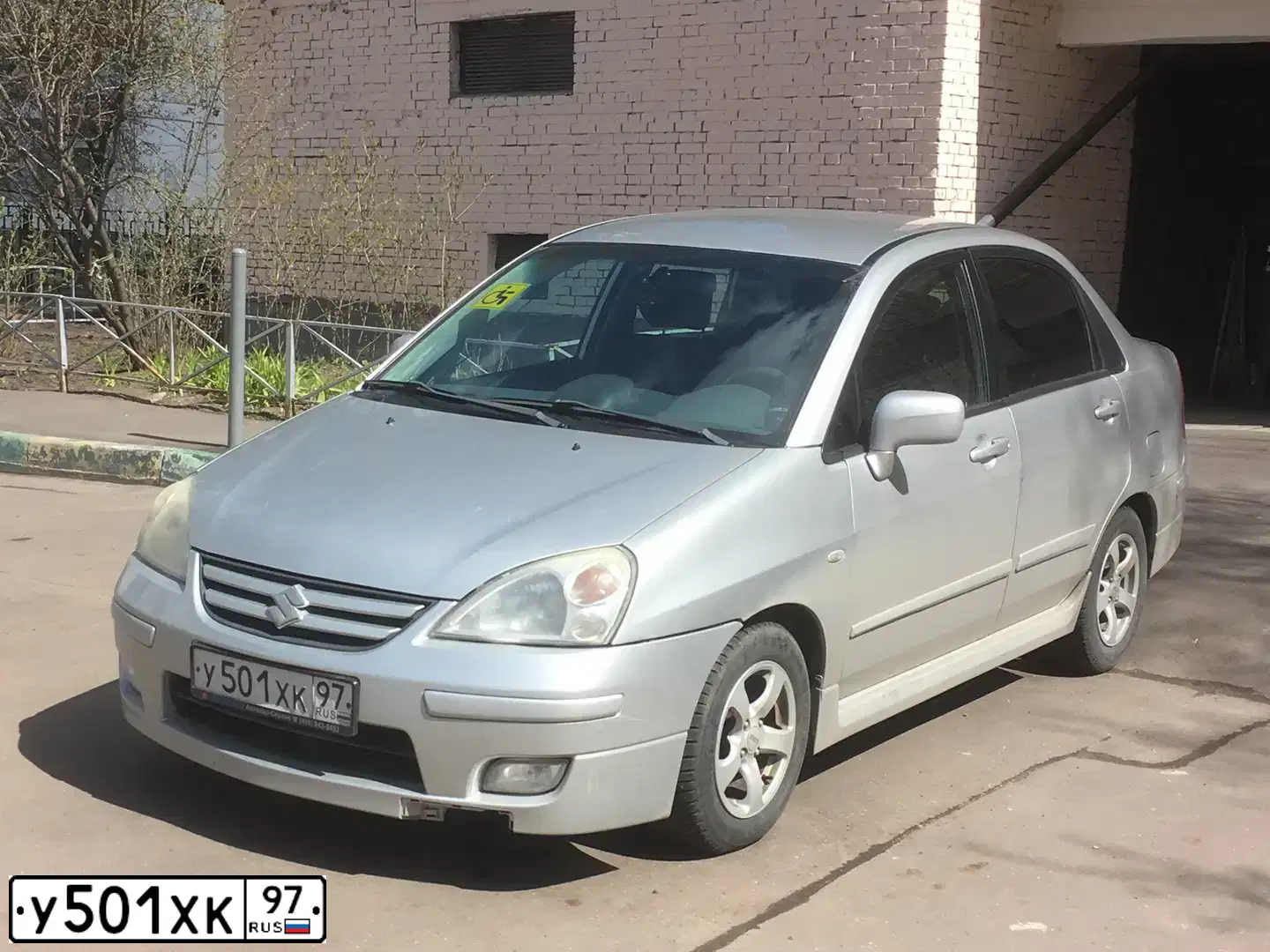 Фото автомобиля SUZUKI LIANA, 2005 — госномер У501ХК97. Цвет: СЕРЫЙ