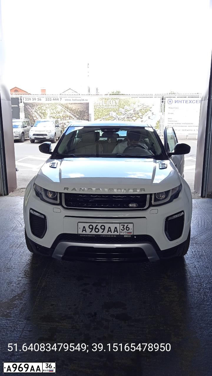 Фото автомобиля LANDROVER RANGE ROVER EVOQUE, 2017 — госномер А969АА36. Цвет: БЕЛЫЙ