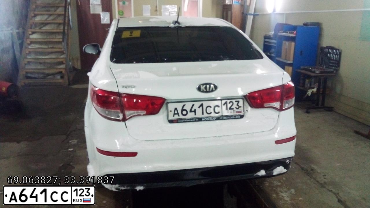 Фото автомобиля KIA RIO, 2017 — госномер А955УЕ51. Цвет: Белый
