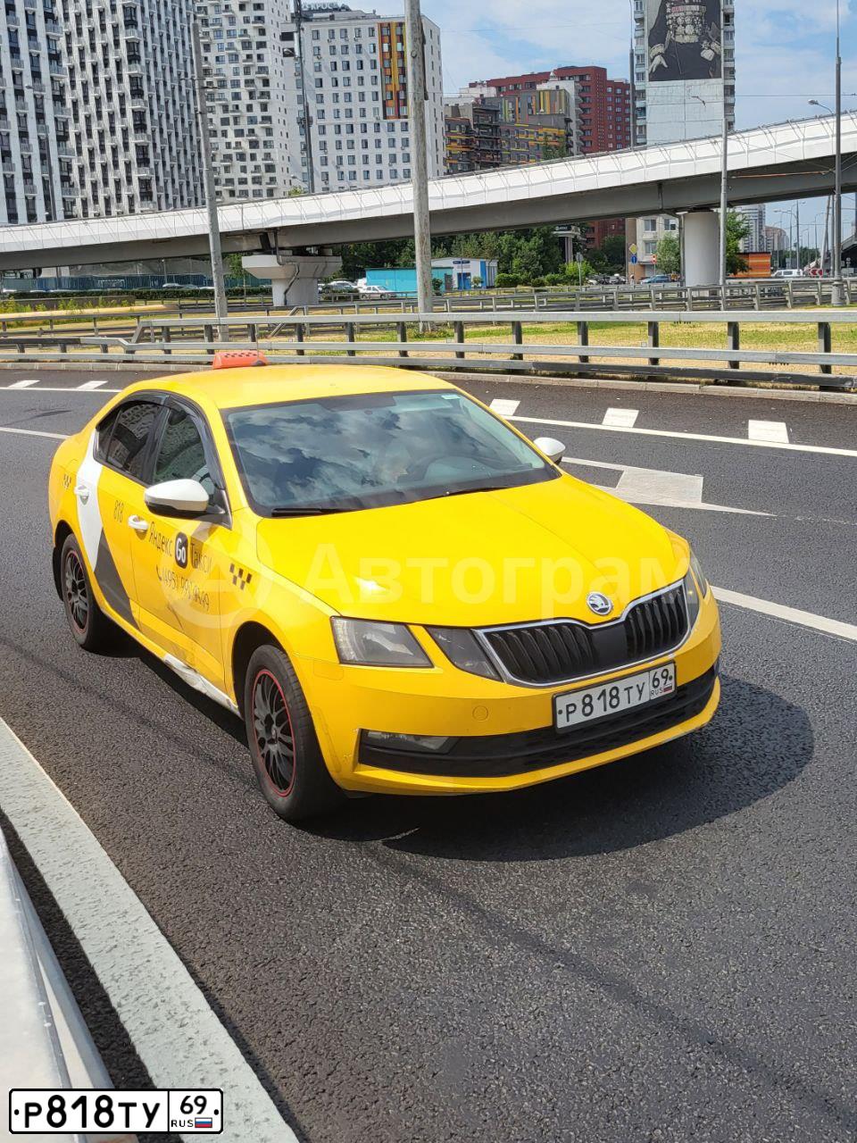 Фото автомобиля SKODA OCTAVIA, 2018 — госномер С513ВМ716. Цвет: БЕЛЫЙ