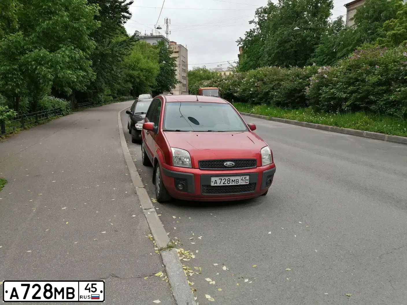 Фото автомобиля FORD FUSION, 2008 — госномер Р904АС198. Цвет: Красный