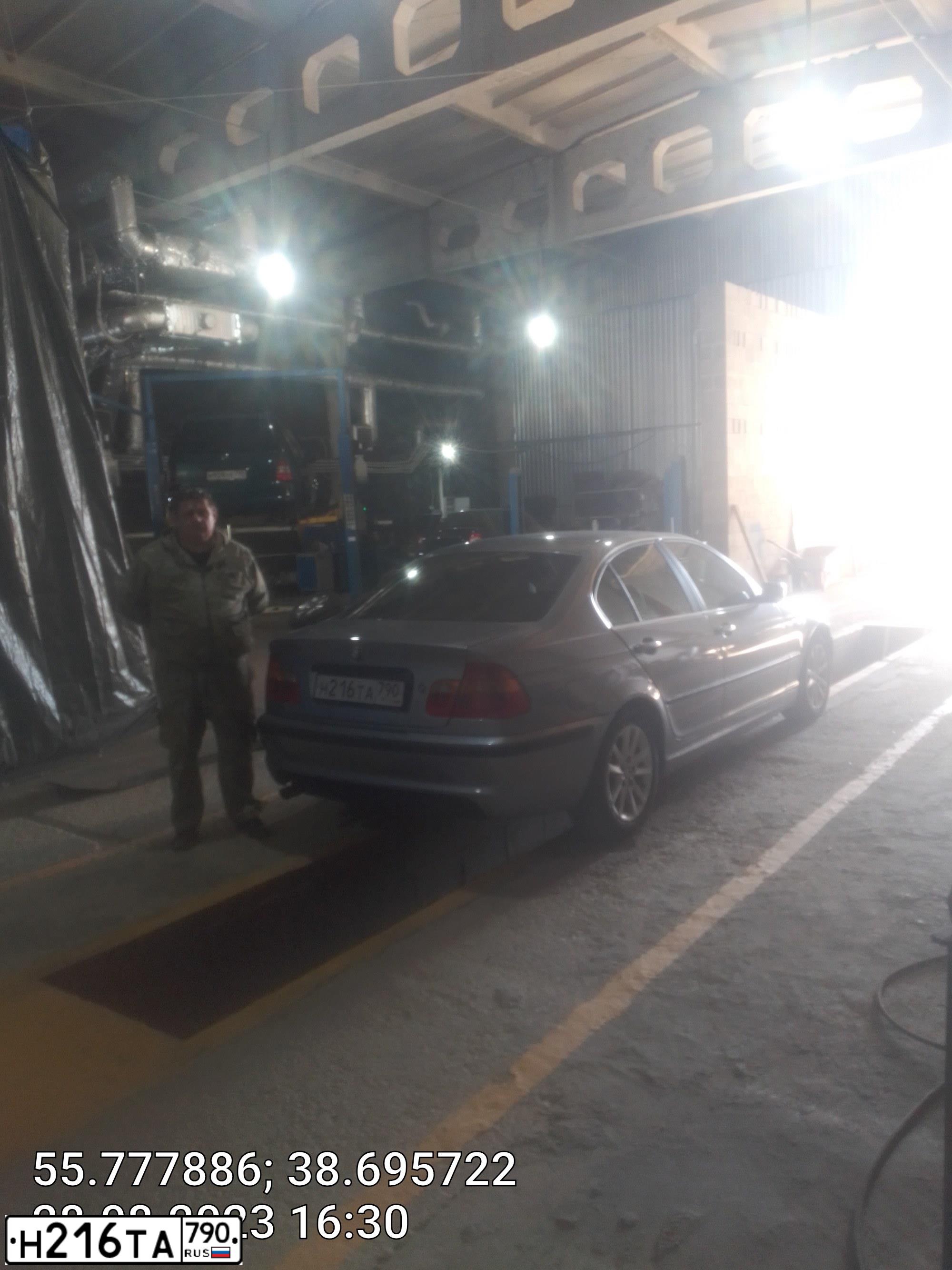 Фото автомобиля BMW SERIE 3, 2004 — госномер Н216ТА790. Цвет: СЕРЕБРИСТЫЙ