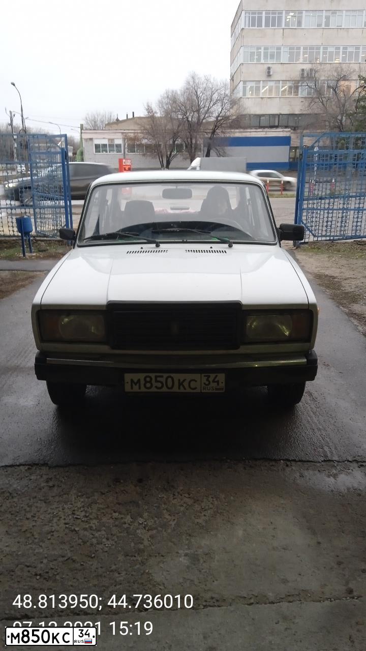 Фото автомобиля LADA 2107, 2007 — госномер М850КС34. Цвет: БЕЛЫЙ