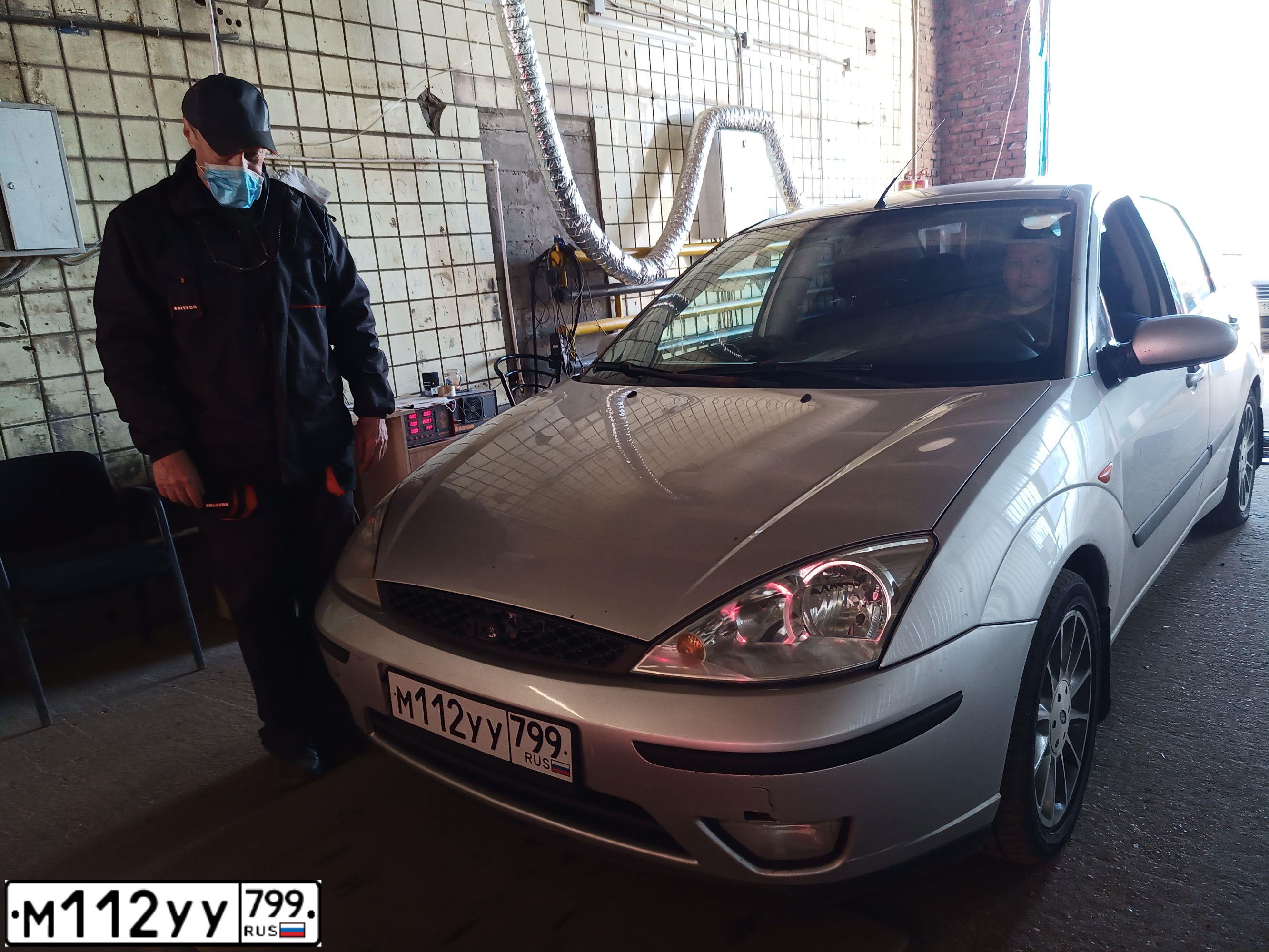 Фото автомобиля ФОРД ФОРД "ФОКУС", 2004 — госномер Е827СУ08. Цвет: СЕРЕБРИСТЫЙ