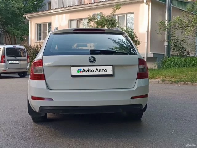 Фото автомобиля SKODA OCTAVIA, 2014 — госномер О878АС126. Цвет: Белый