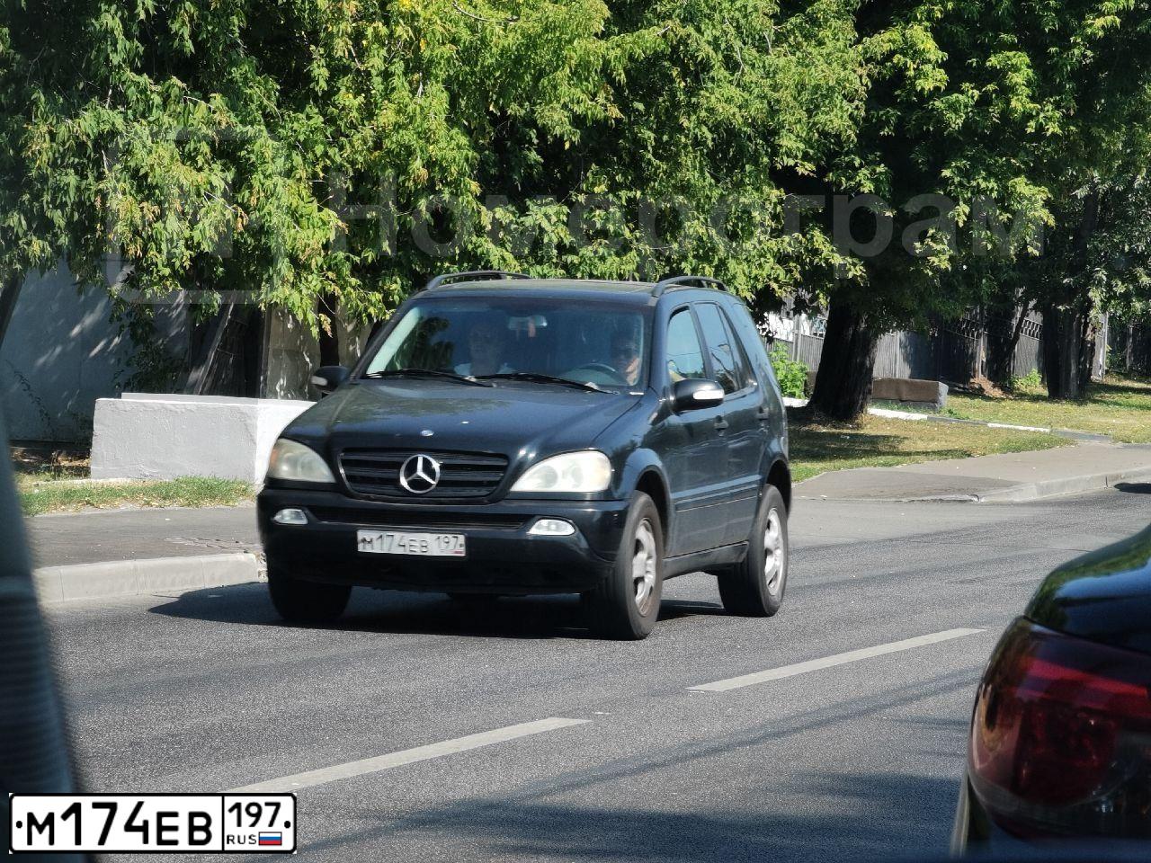 Фото автомобиля MERCEDES-BENZ ML320, 2002 — госномер М344МЕ797
