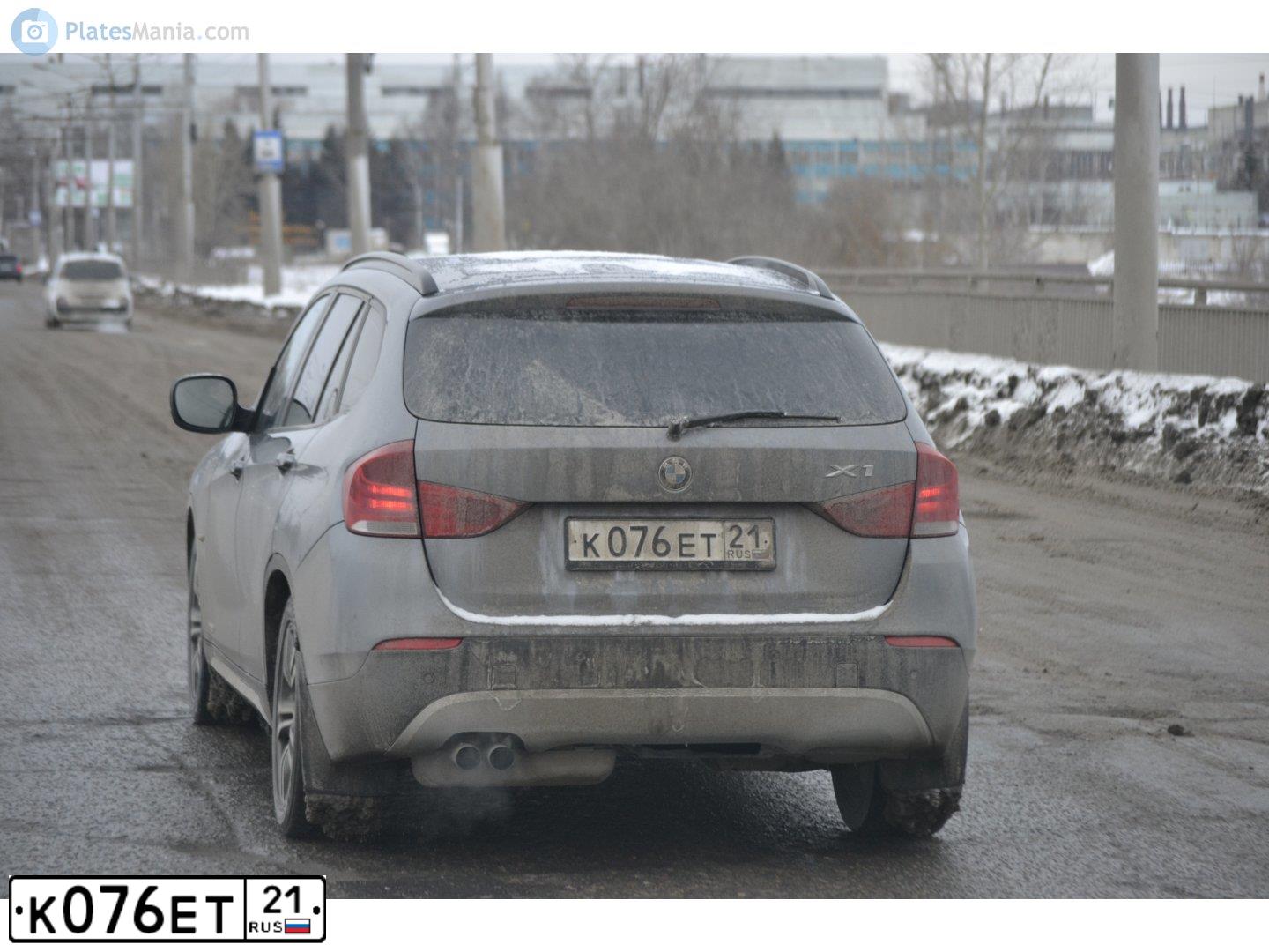 Фото автомобиля BMW X1, 2012 — госномер Е222ОО21. Цвет: СЕРЫЙ