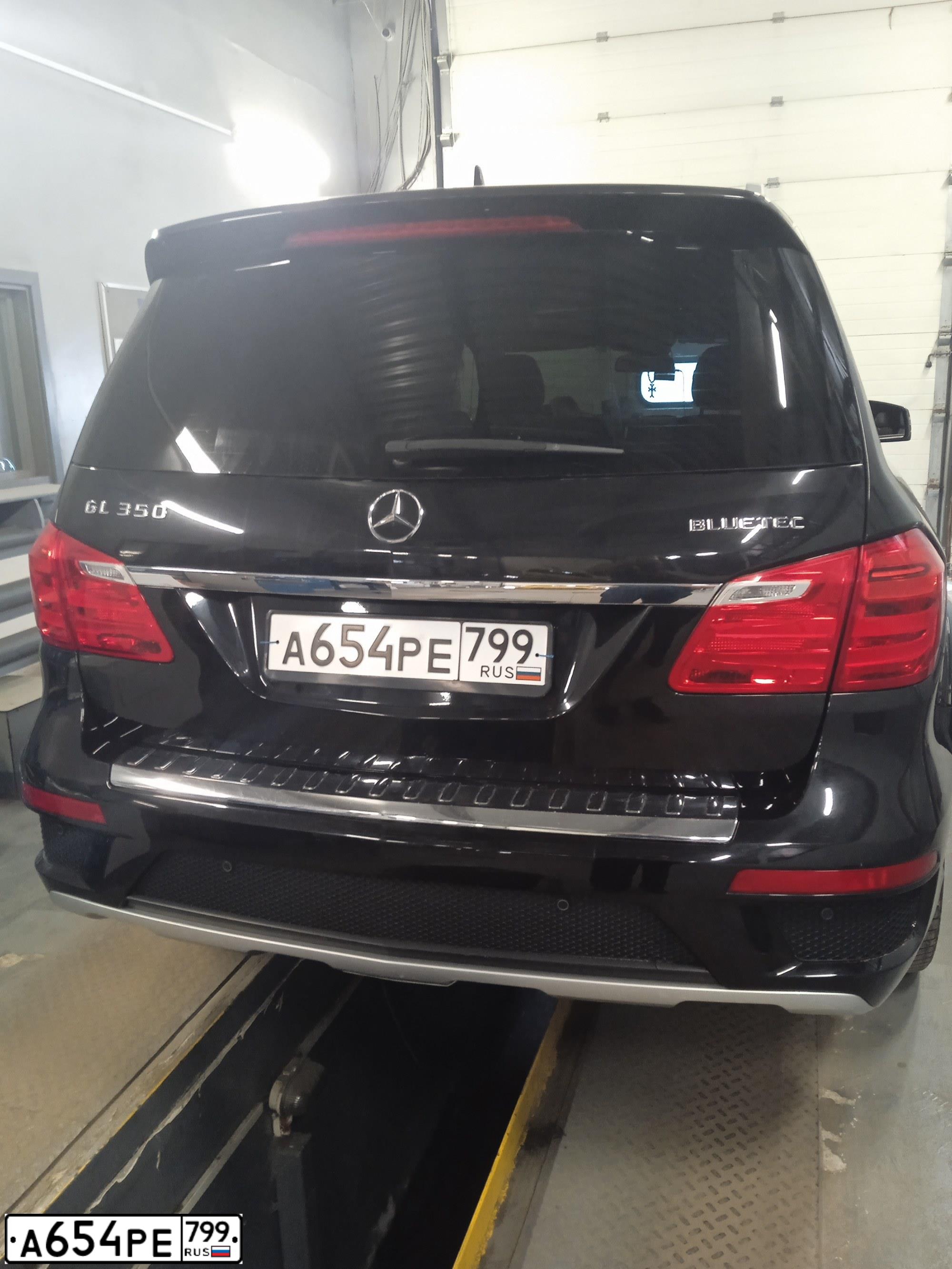 Фото автомобиля MERCEDES GL-KLASSE, 2014 — госномер Н431ХЕ790. Цвет: ЧЕРНЫЙ