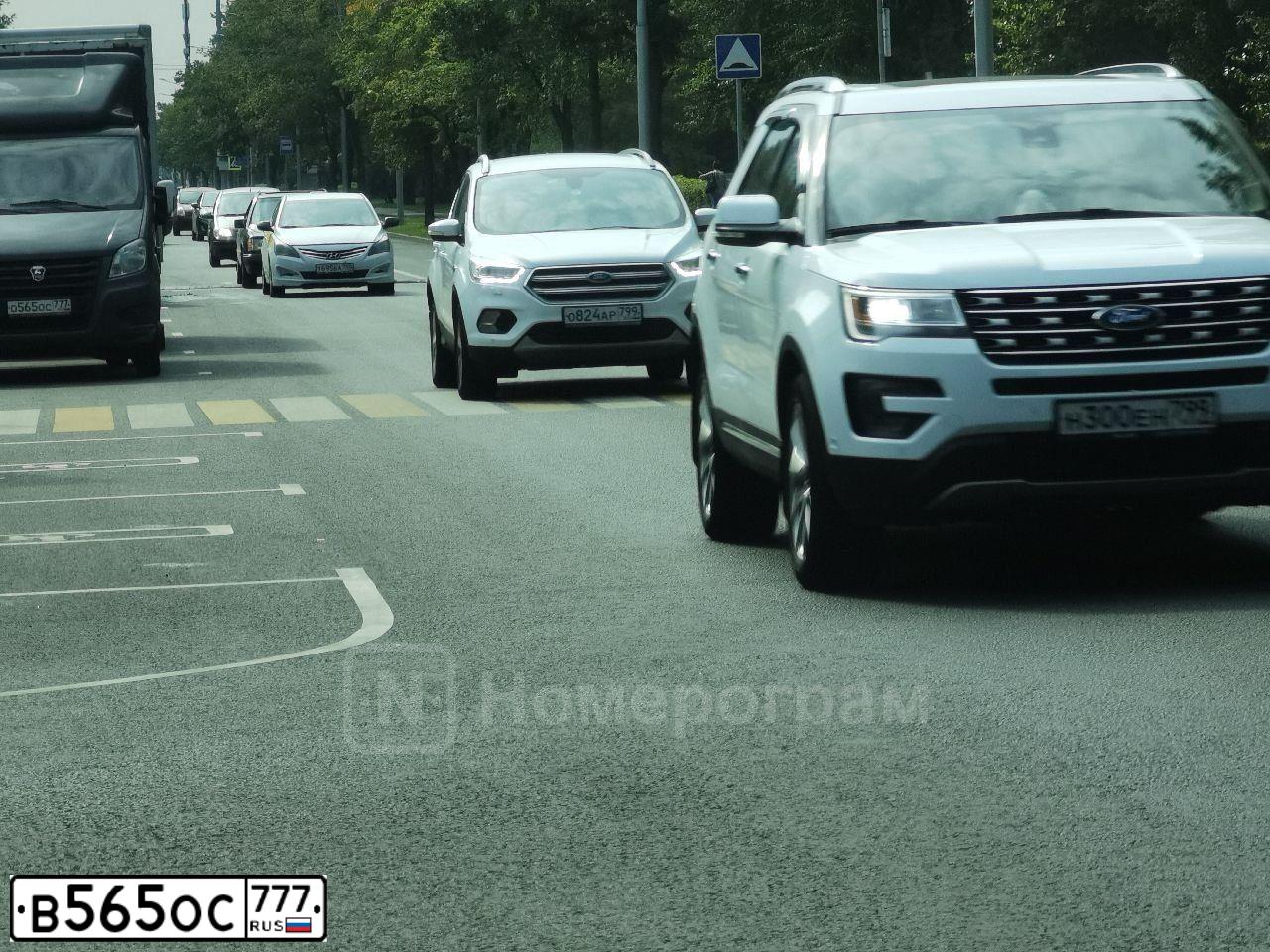 Фото автомобиля TOYOTA ТОЙОТА ЛЕНД КРУЗЕР 200, 2015 — госномер В565ОС777. Цвет: БЕЛЫЙ