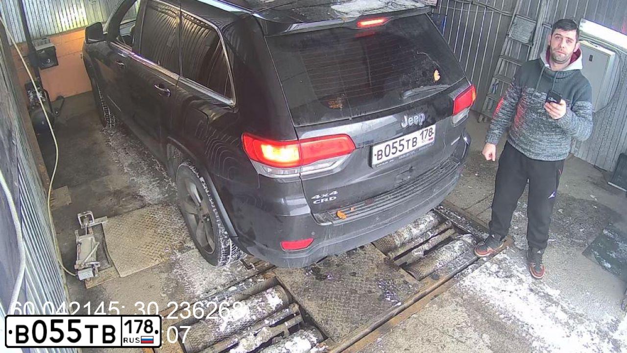 Фото автомобиля JEEP GRAND CHEROKEE, 2013 — госномер С212РК198. Цвет: ЧЕРНЫЙ