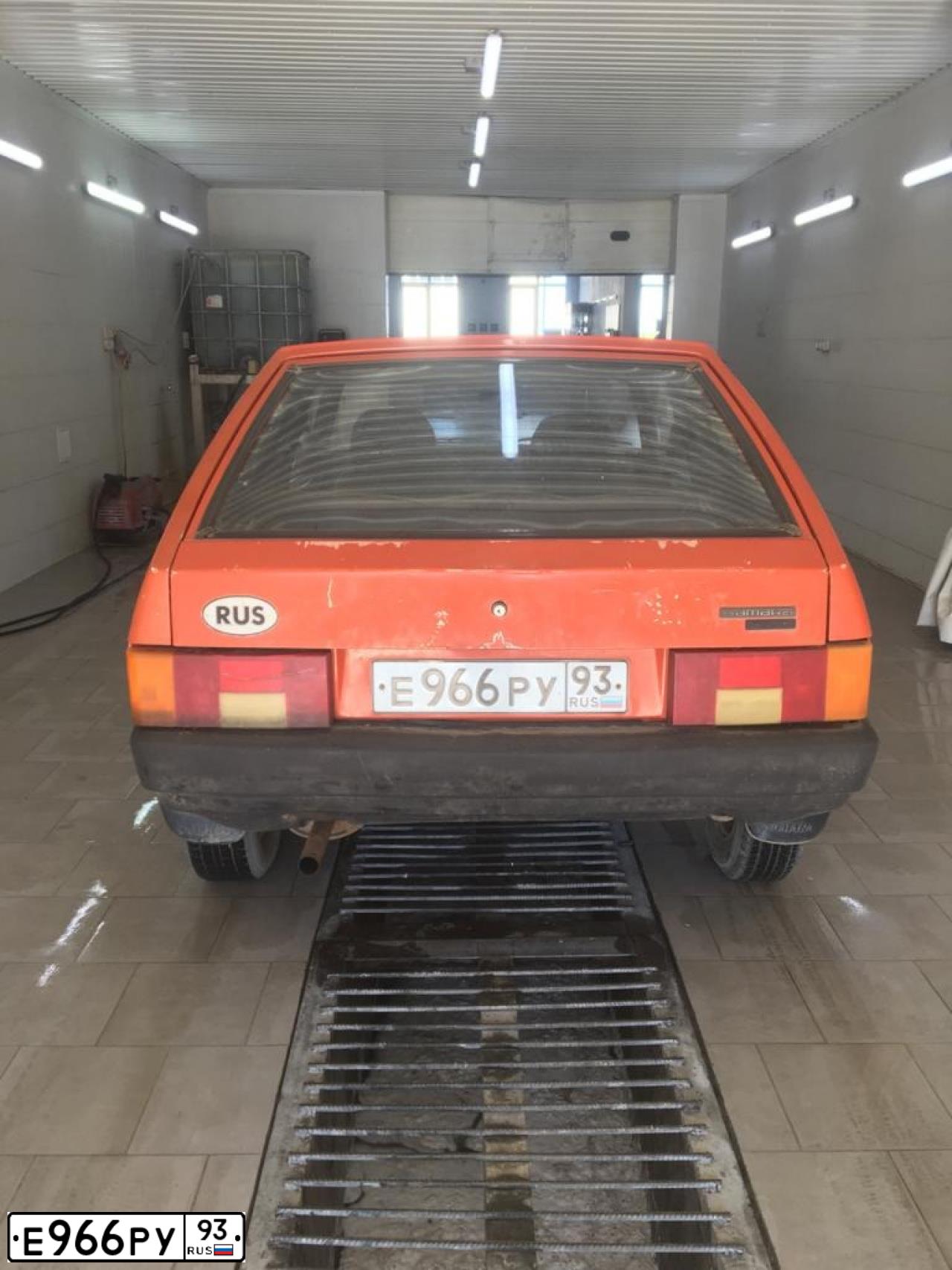 Фото автомобиля LADA 2108 SAMARA, 1985 — госномер Е835МН193. Цвет: Красный