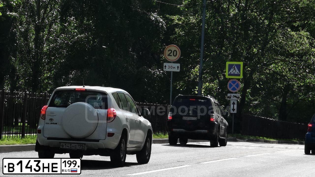Фото автомобиля TOYOTA AURIS, 2008 — госномер В143НЕ199. Цвет: ЧЕРНЫЙ