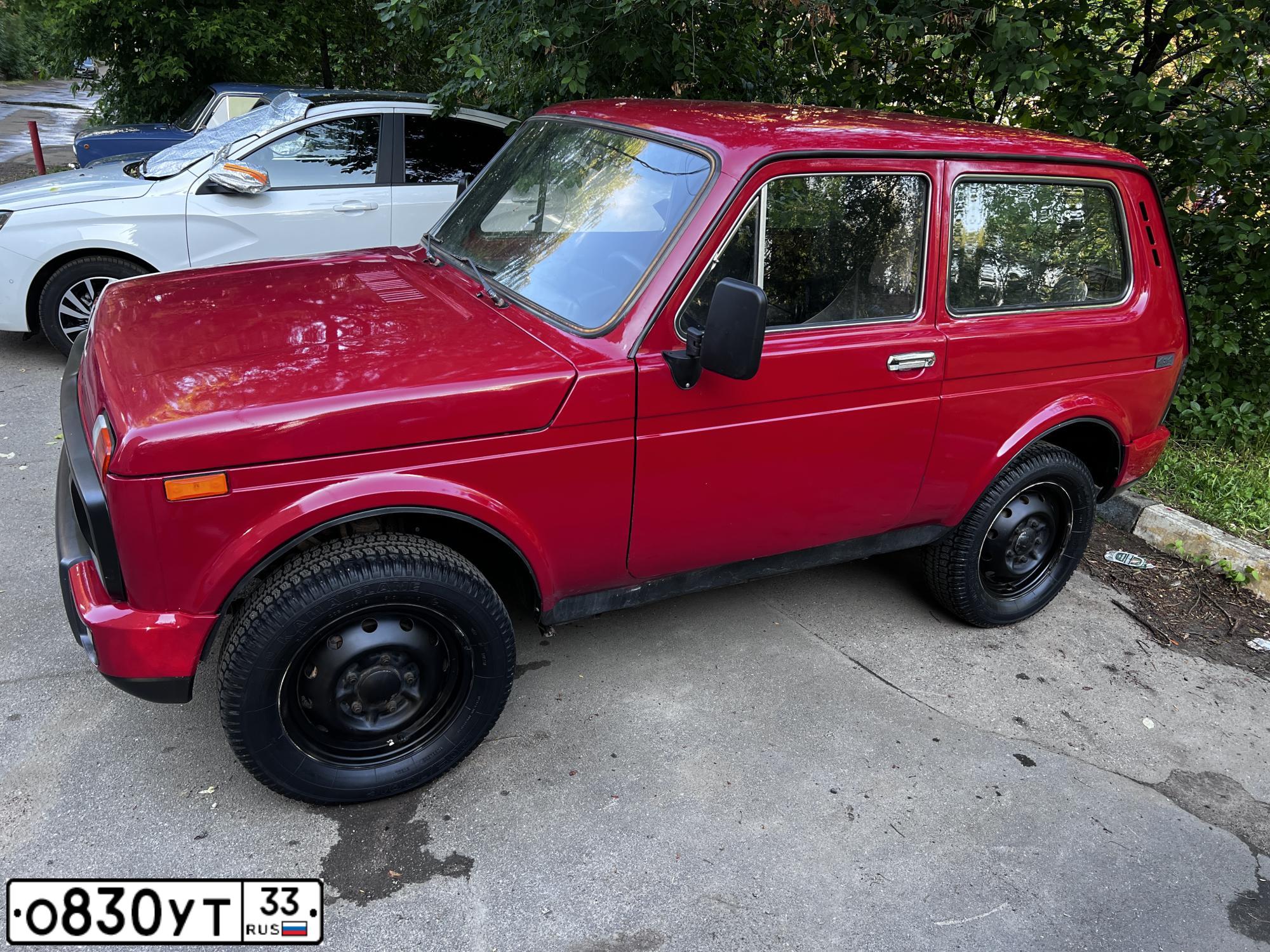 Фото автомобиля LADA 2121 NIVA, 1997 — госномер О830УТ33. Цвет: ВИШНЕВЫЙ