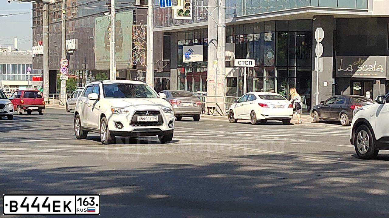 Фото автомобиля NISSAN MICRA, 2005 — госномер В444ЕК163. Цвет: КРАСНЫЙ