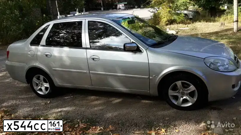 Фото автомобиля LIFAN BREEZ, 2008 — госномер Н232КА190. Цвет: БЕЛЫЙ (СЕРЕБРИСТЫЙ)