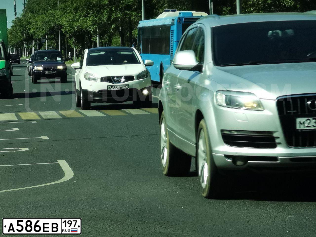 Фото автомобиля NISSAN QASHQAI, 2010 — госномер А586ЕВ197. Цвет: Белый