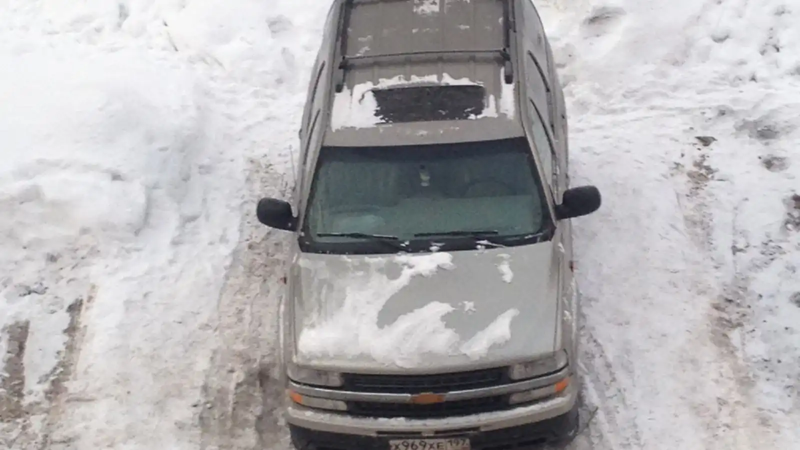 Фото автомобиля CHEVROLET TAHOE, 2000 — госномер Х923АС76. Цвет: СЕРЫЙ
