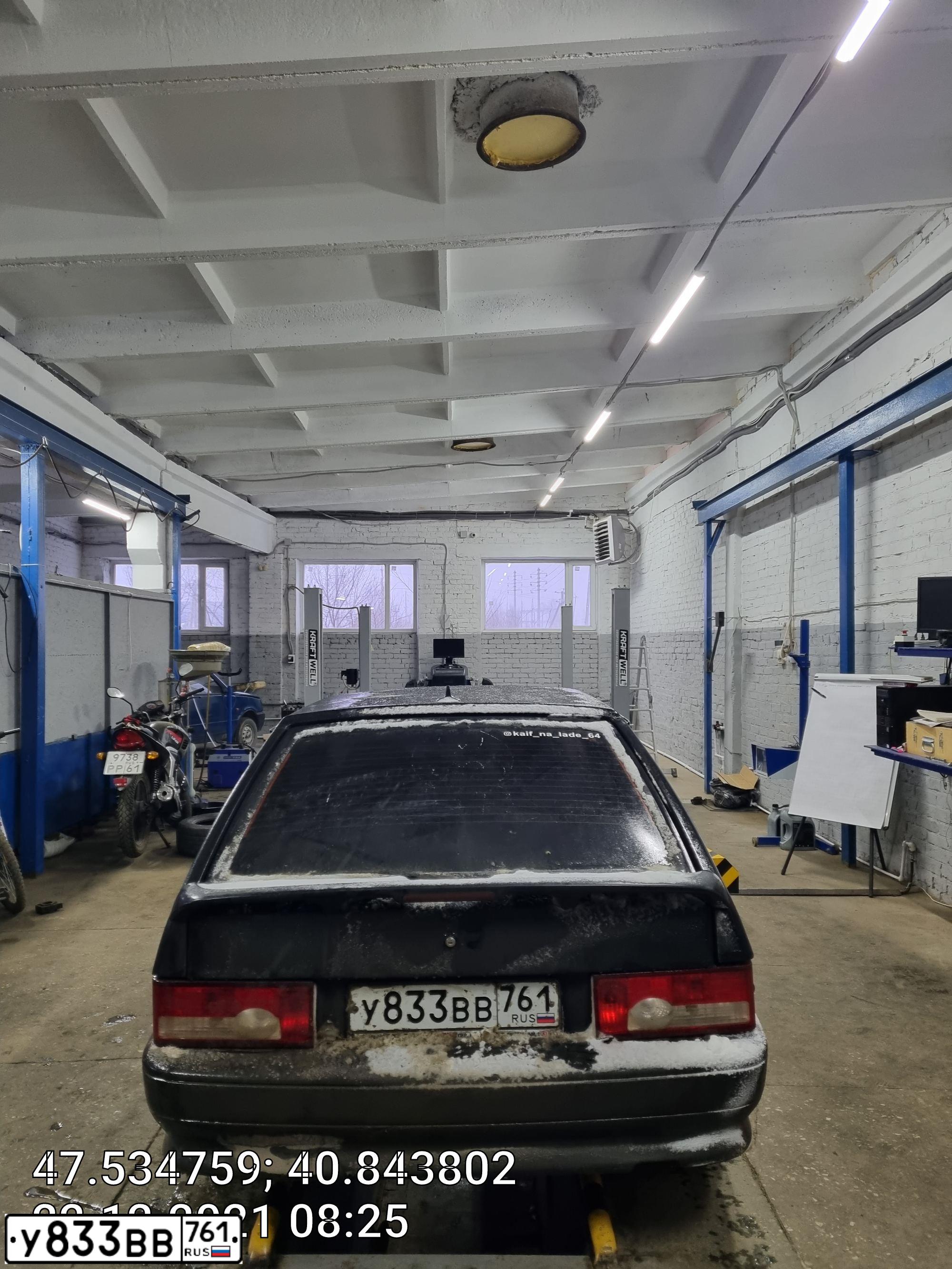 Фото автомобиля LADA 2114 SAMARA, 2009 — госномер О084ХХ64. Цвет: ТЕМНО ЗЕЛЕНЫЙ