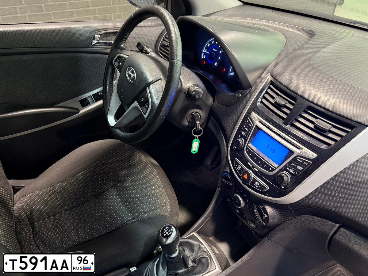 Фото автомобиля HYUNDAI SOLARIS, 2011 — госномер Т444МВ774