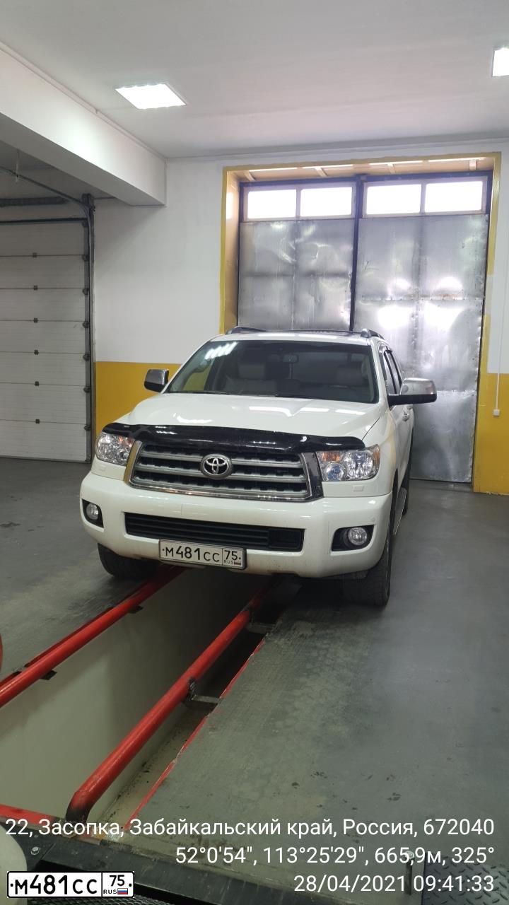 Фото автомобиля TOYOTA SEQUOIA, 2014 — госномер М481СС75. Цвет: Белый