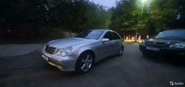 Фото автомобиля MERCEDES C-KLASSE, 2003. Цвет: (БЕЛЫЙ)СЕРЕБРИСТЫЙ