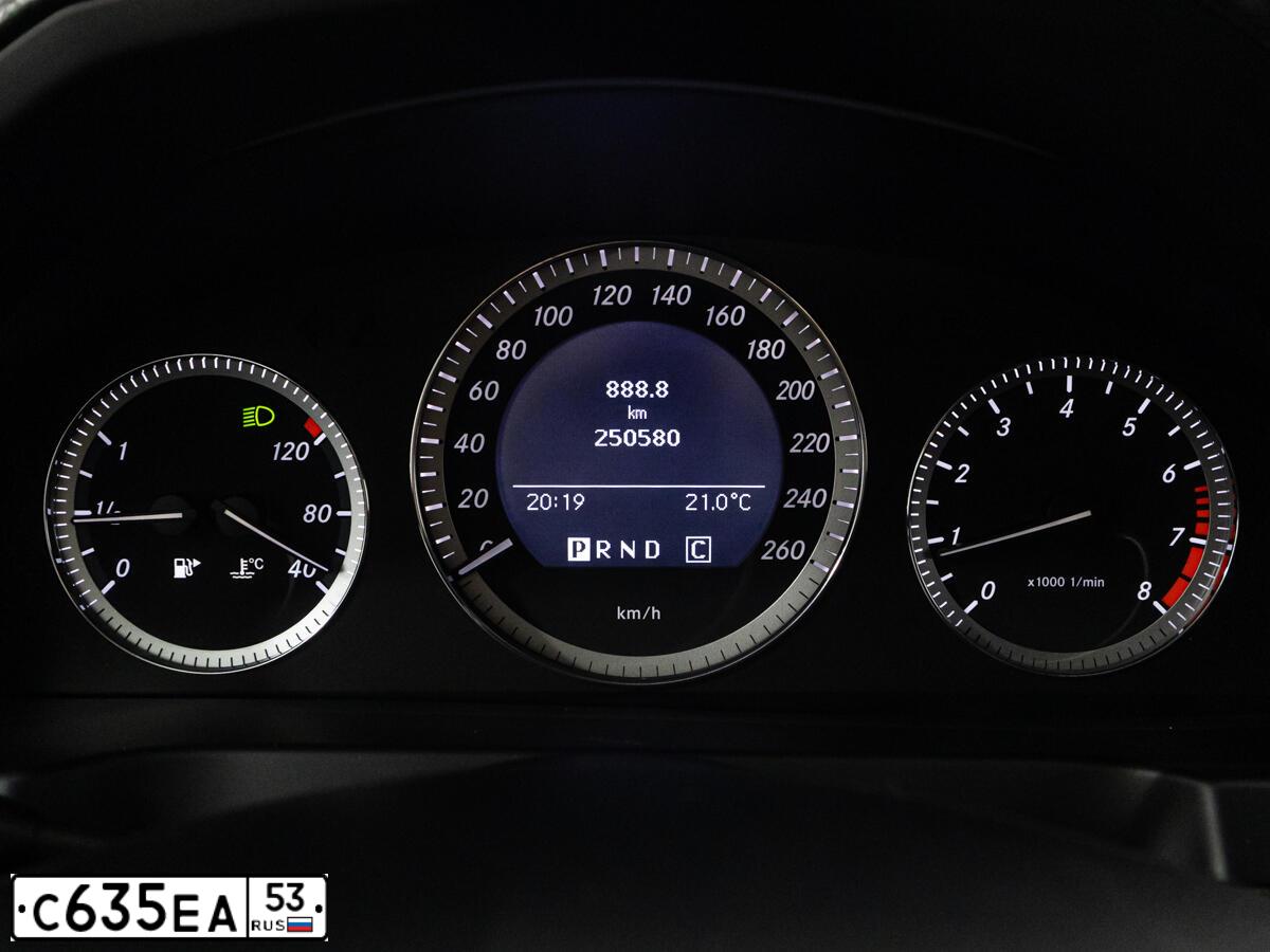 Фото автомобиля MERCEDES-BENZ C180, 2010 — госномер Т693УС198. Цвет: ЧЕРНЫЙ