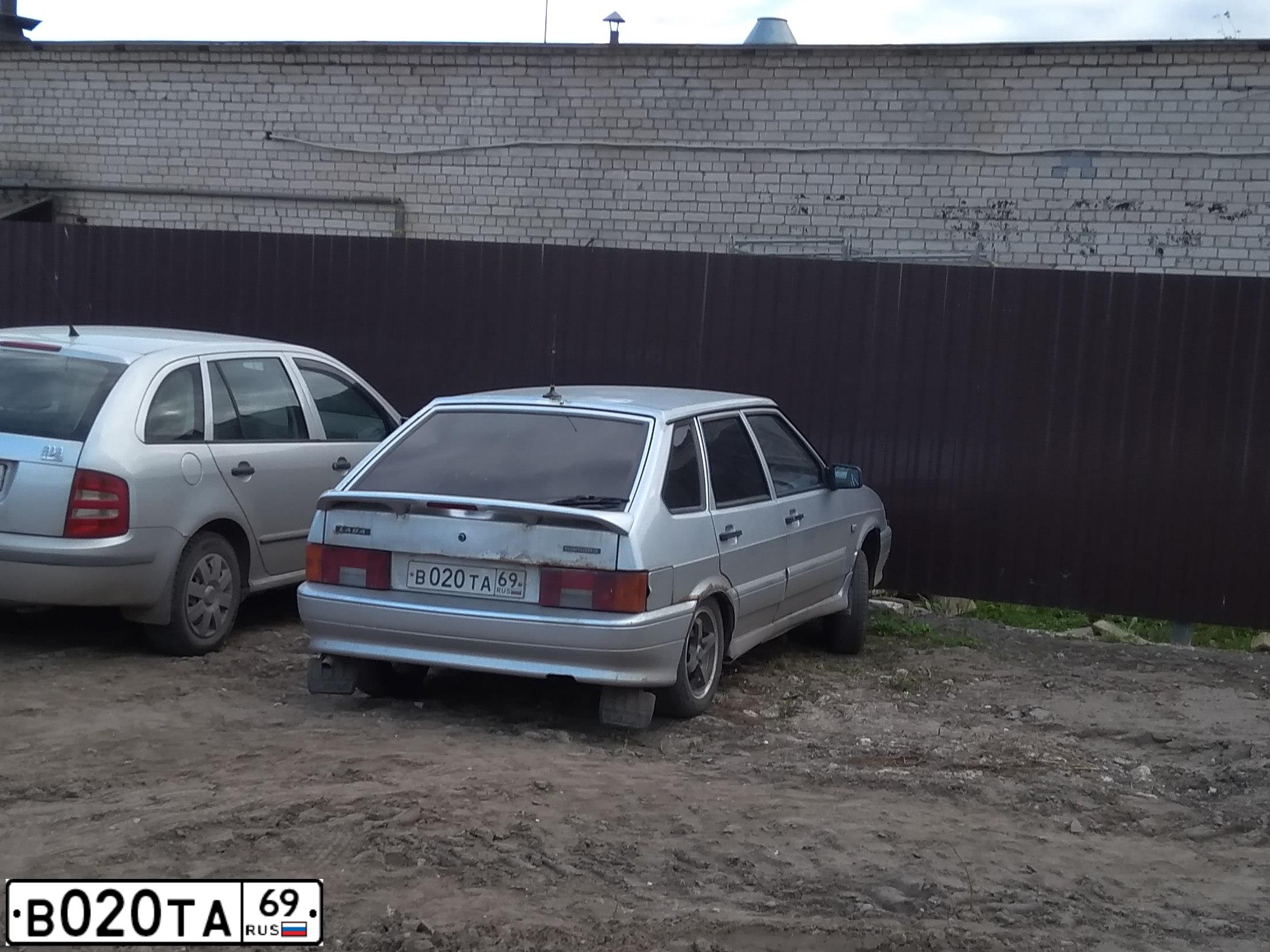 Фото автомобиля LADA 2114 SAMARA, 2008 — госномер О111НУ47. Цвет: СВЕТЛО-СЕРЕБРИСТЫЙ МЕТАЛЛИК