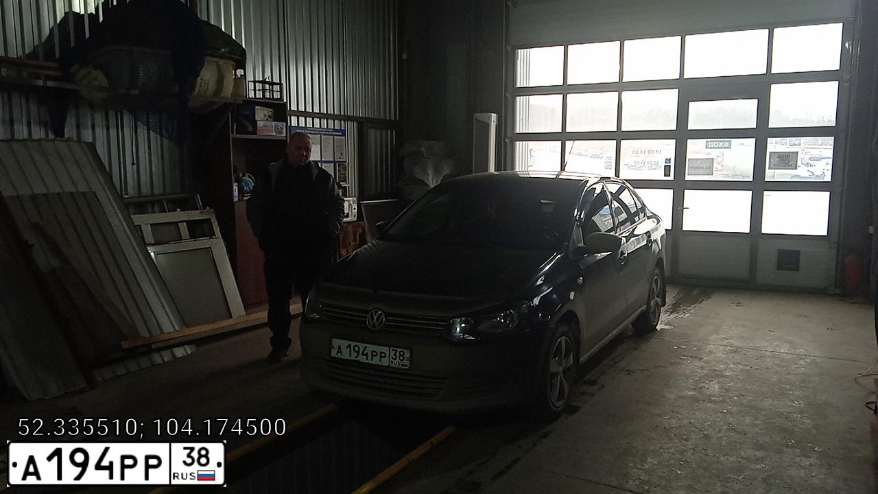 Фото автомобиля VOLKSWAGEN POLO, 2012 — госномер А194РР38. Цвет: ЧЕРНЫЙ